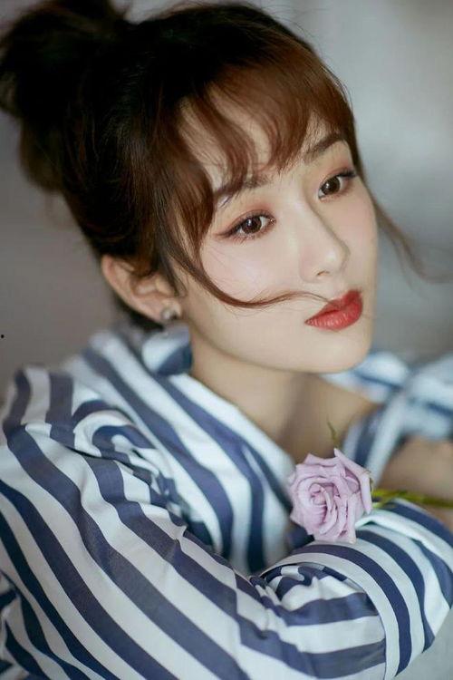 圈内八卦爆料吃瓜杨紫,娱乐圈的“吃瓜女王”，揭秘明星幕后故事